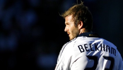 爱游戏游戏平台-逆境求胜：球队在落后时的英勇表现，逆境求存