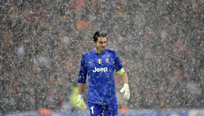 爱游戏中国官网-雪中失误变神助攻，塞内加尔后卫封神出圈，塞内加尔鳎