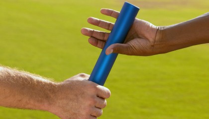 爱游戏平台-篮网老板承诺未来五年打造冠军阵容，篮网老总